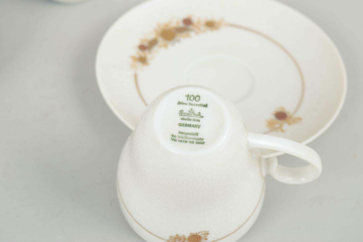 Bjørn Wiinblad voor Rosenthal. Vier koffiekopjes met schoteltjes. Romanze-serie. photo Woonaccessoires