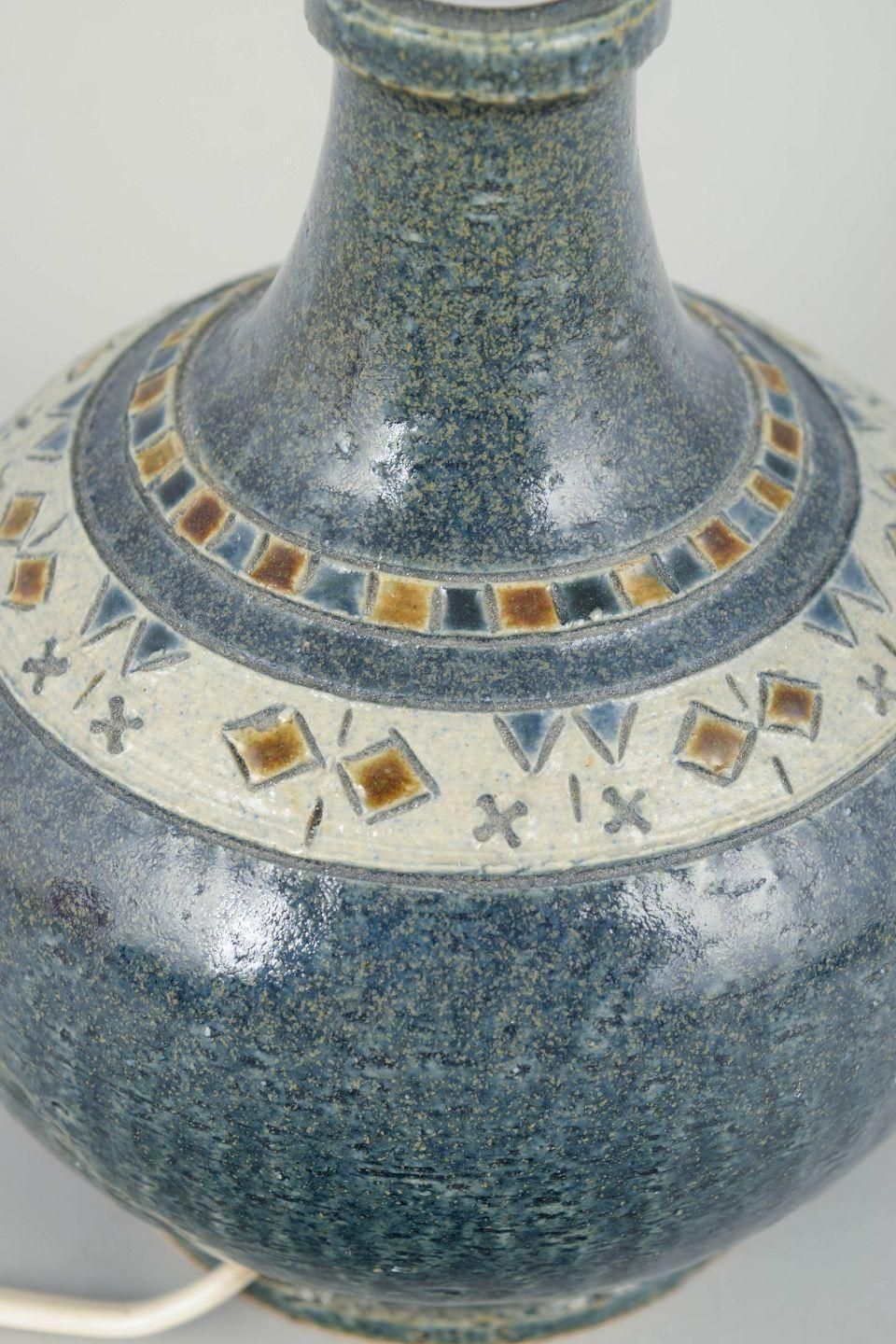 Yngve Blixt, Höganäs. Stoneware Tafellamp met Gestructureerd Oppervlak en Groene Glazuur photo for sale