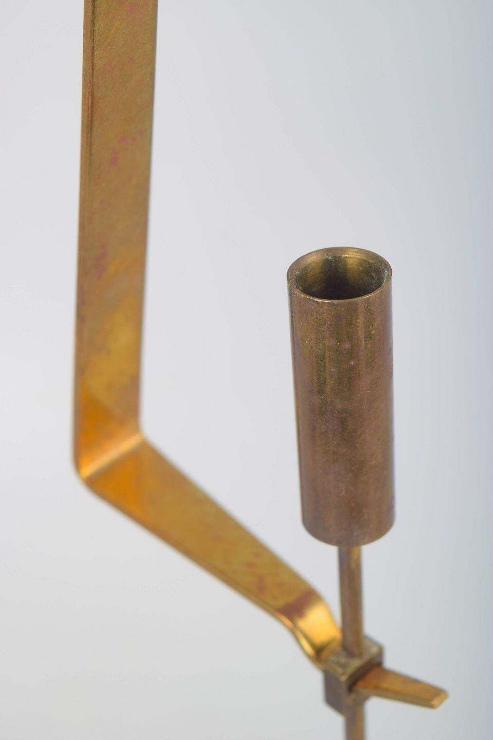 Pierre Forsell, Skultuna. Wandkandelaar in messing met slinger photo Woonaccessoires