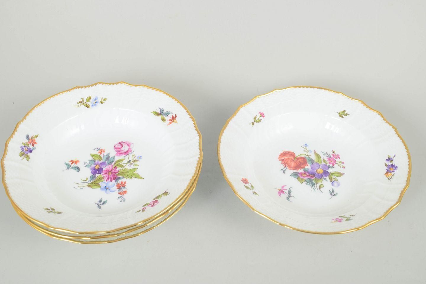 Royal Copenhagen Saxon Flower. Set van vier diepe borden in porselein. Jaren 1960 photo furniture