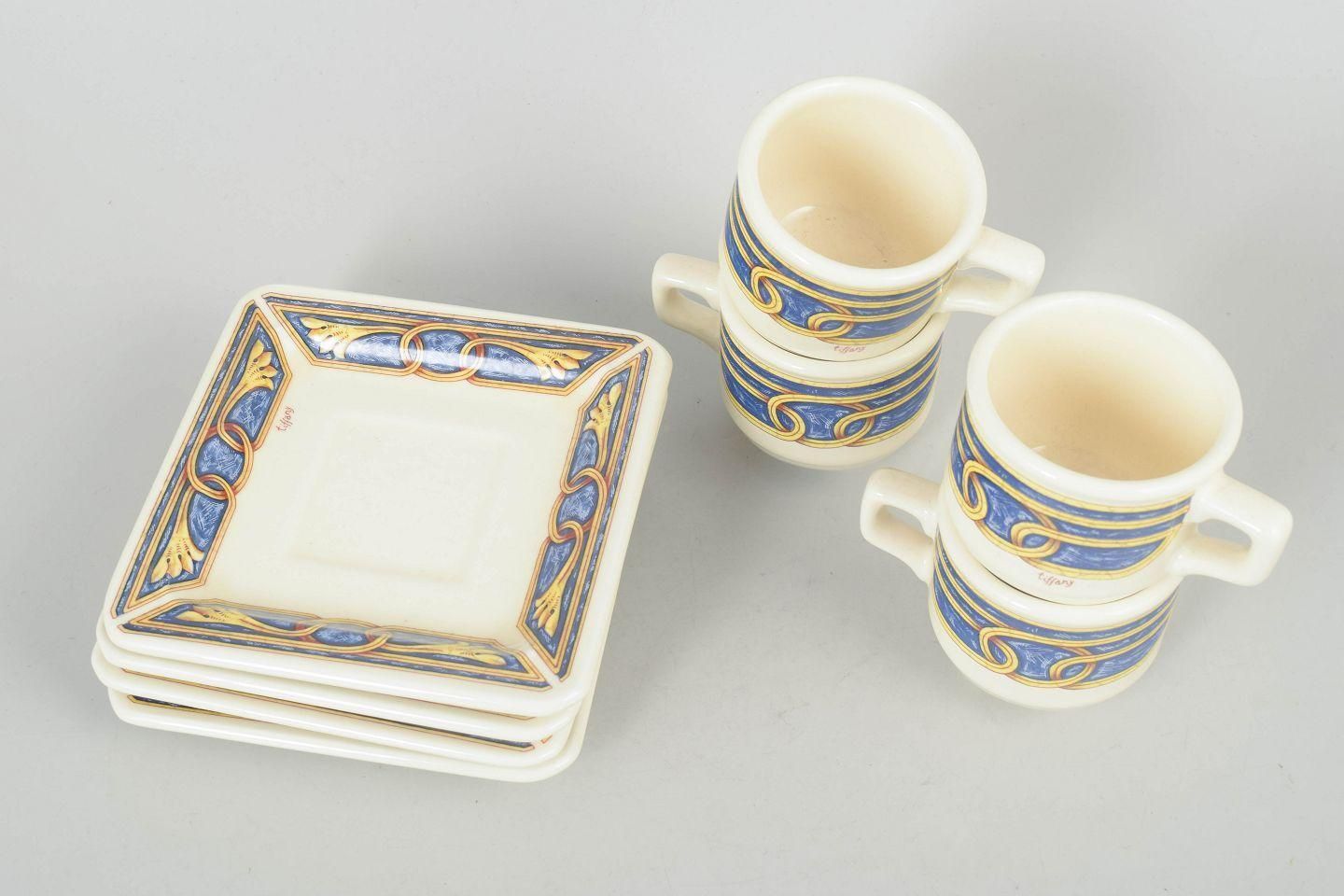 Tiffany Boutique. Set van vier espressokopjes met schoteltjes met ornamentele motieven. photo furniture