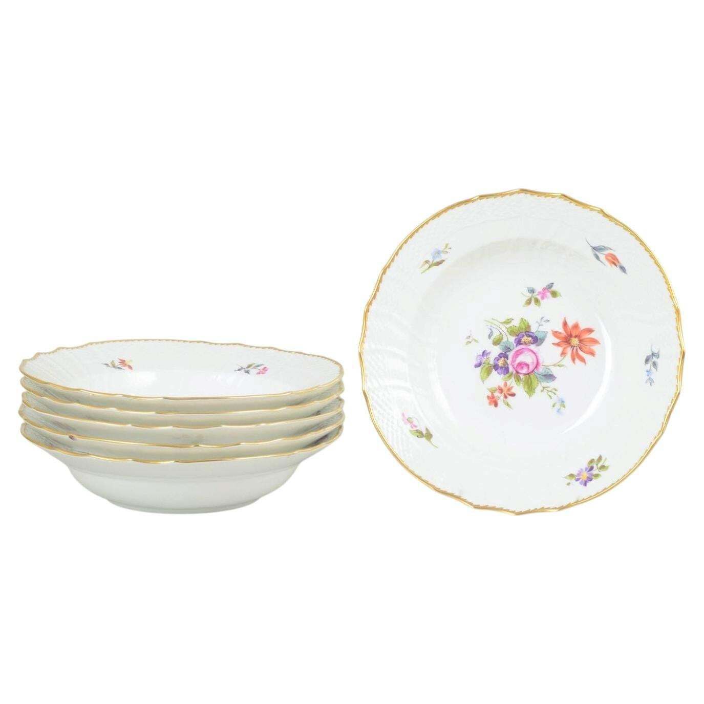 Royal Copenhagen Saxon Flower. Set van zes diepe borden in porselein. Jaren 1960