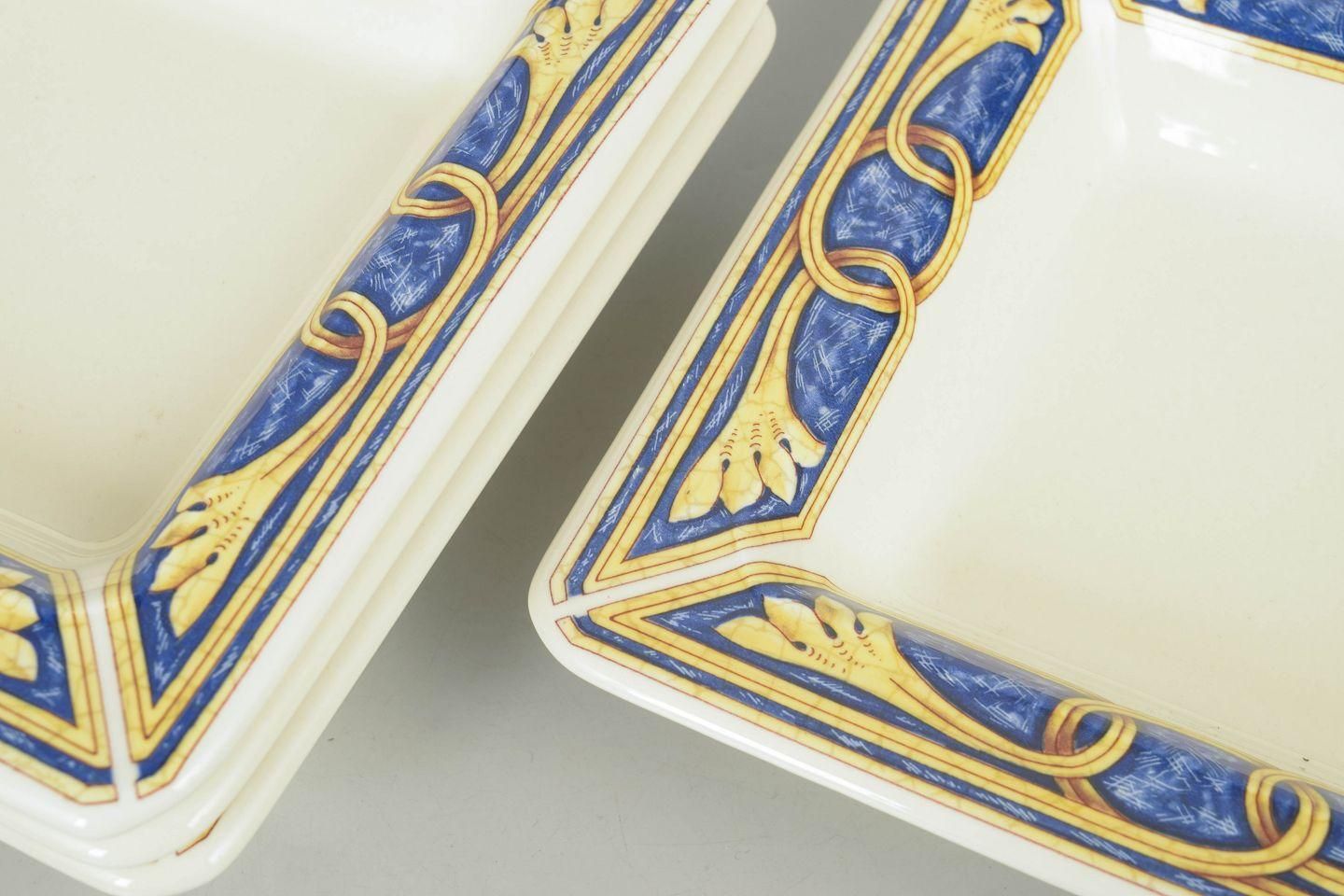 Tiffany Boutique, Italie. Ensemble de quatre assiettes plates en céramique, années 1980. photo for sale