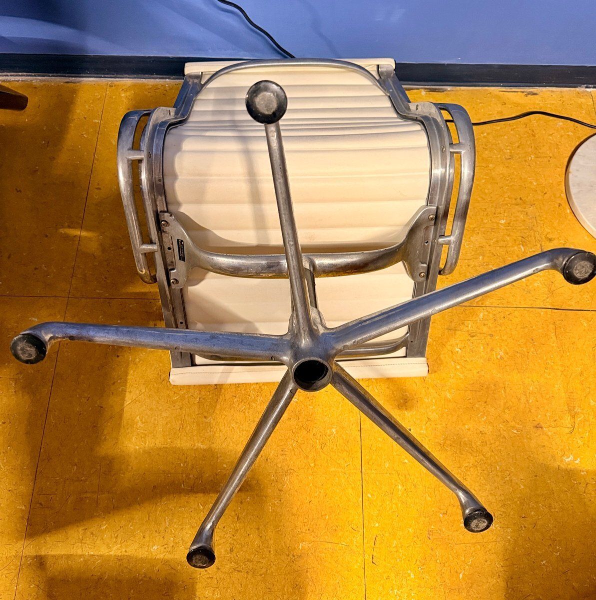 Aluminum Group Office Chair By Charles And Ray Eames For Herman Miller, 1970s photo buy