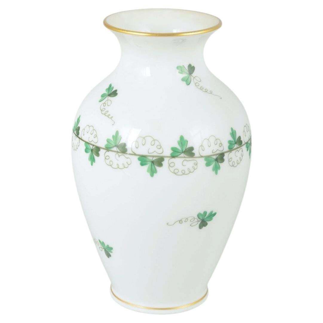 Vase en porcelaine Herend à décor de feuilles vertes, Hongrie, milieu du XXe siècle