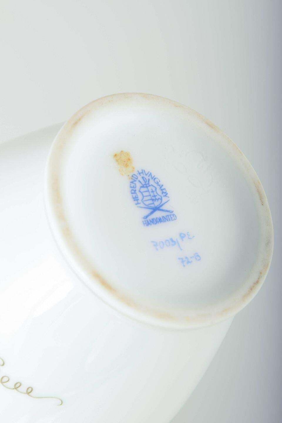 Vase en porcelaine Herend à décor de feuilles vertes, Hongrie, milieu du XXe siècle photo Décoration
