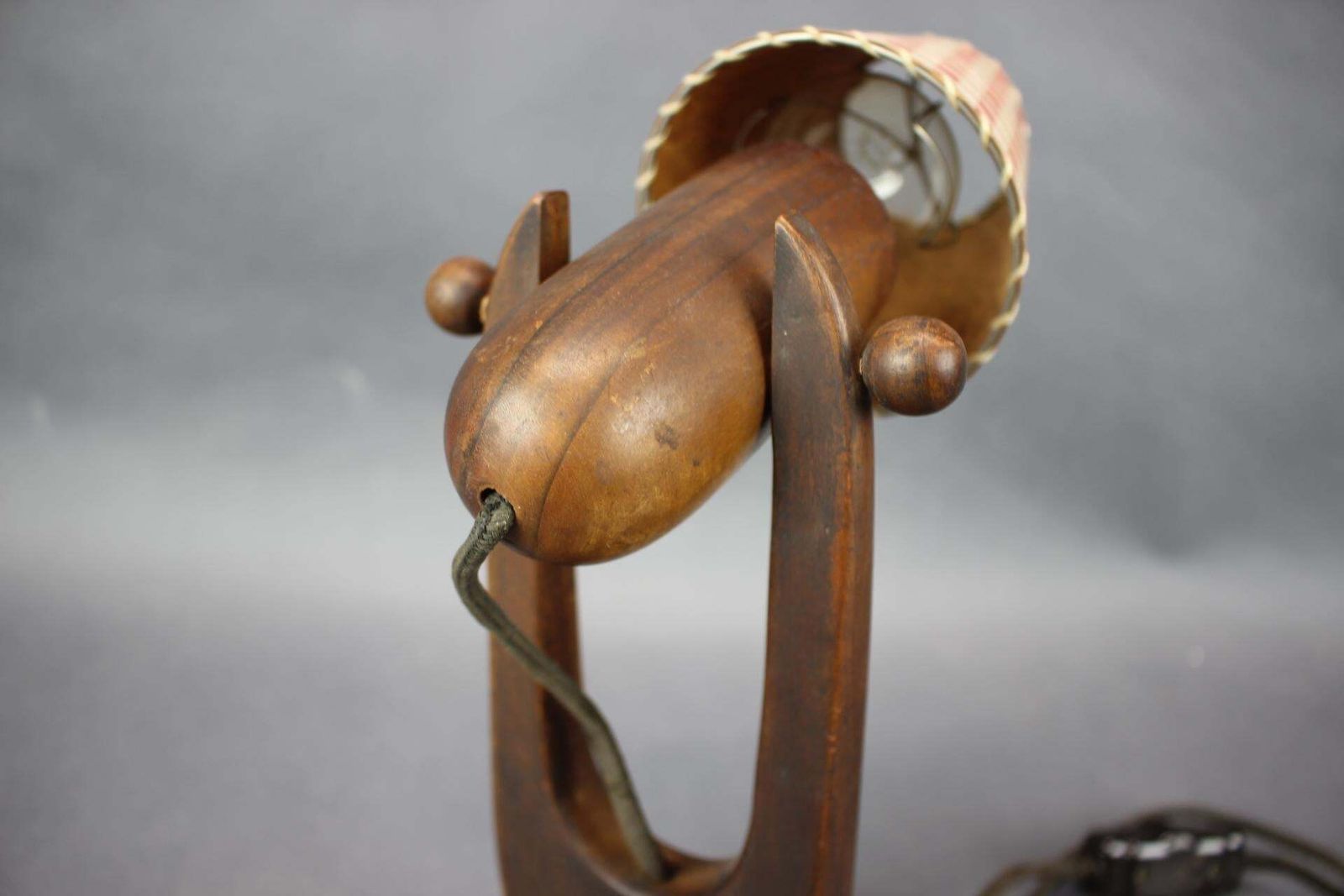 Mid-Century verstelbare houten tafellamp met geblokte kap, Tsjecho-Slowakije, 1 photo Verlichting