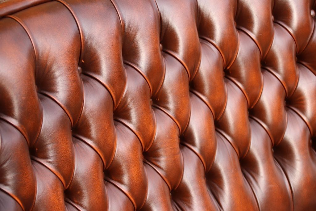 Wade Vintage Chesterfield Sofa photo vinterior