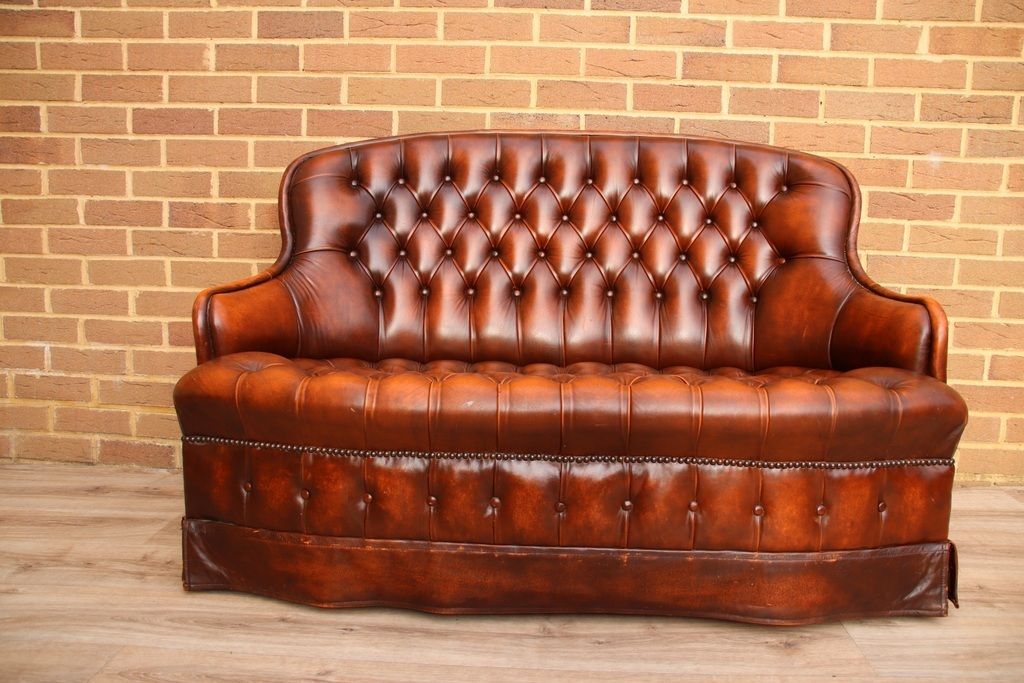 Wade Vintage Chesterfield Sofa photo vintage