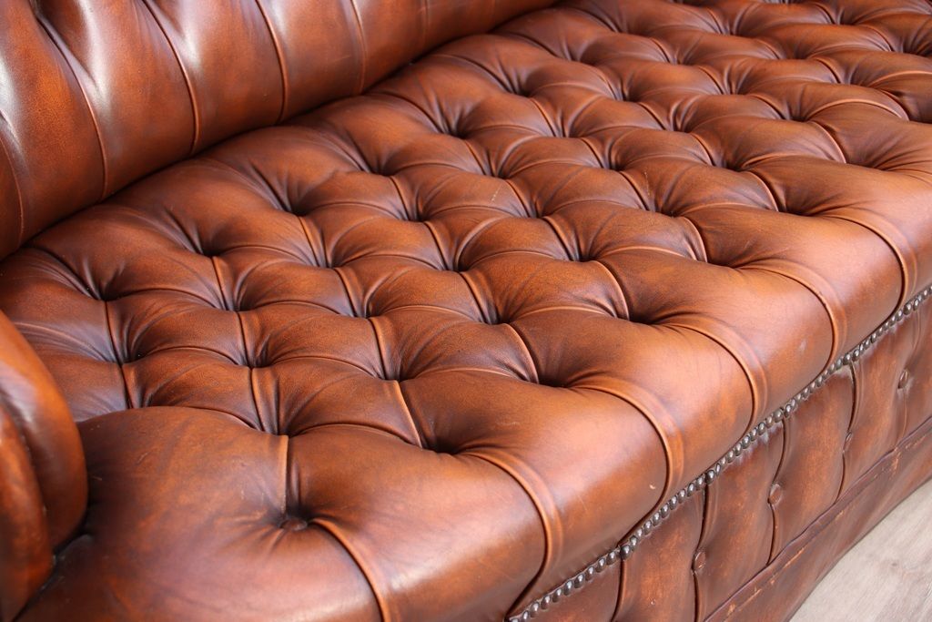 photo vintage Wade Vintage Chesterfield Sofa