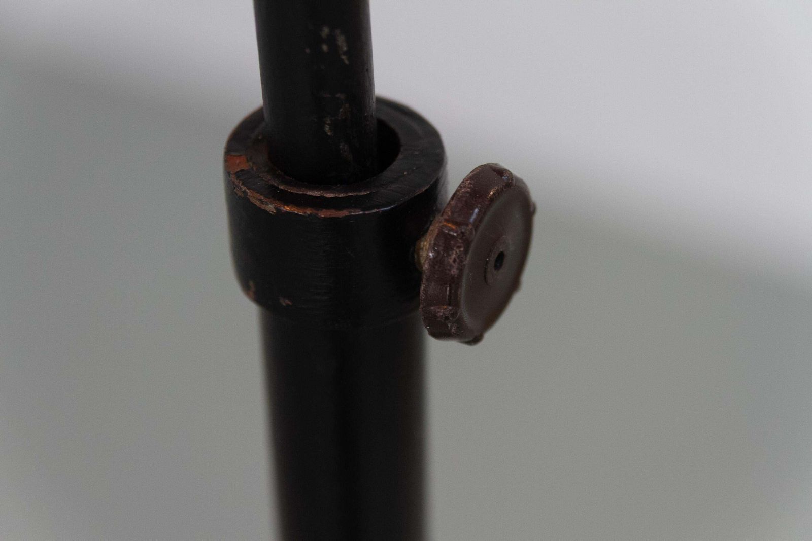 photo vinterior Danish Art Deco Tripod Floor Lamp In Wrought Iron, 1940s.
