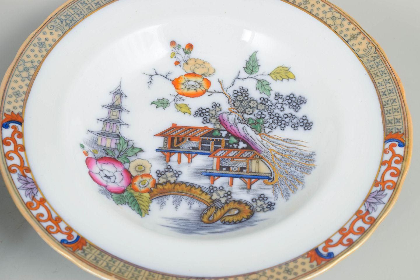 Six assiettes creuses en faïence de style japonais, Rörstrand, Suède, début du XXe siècle. photo for sale
