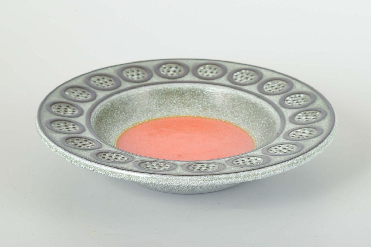 Mari Simmulson, Upsala Ekeby. Stoneware kom met oranje geglazuurd middenveld. Jaren 1960 photo furniture