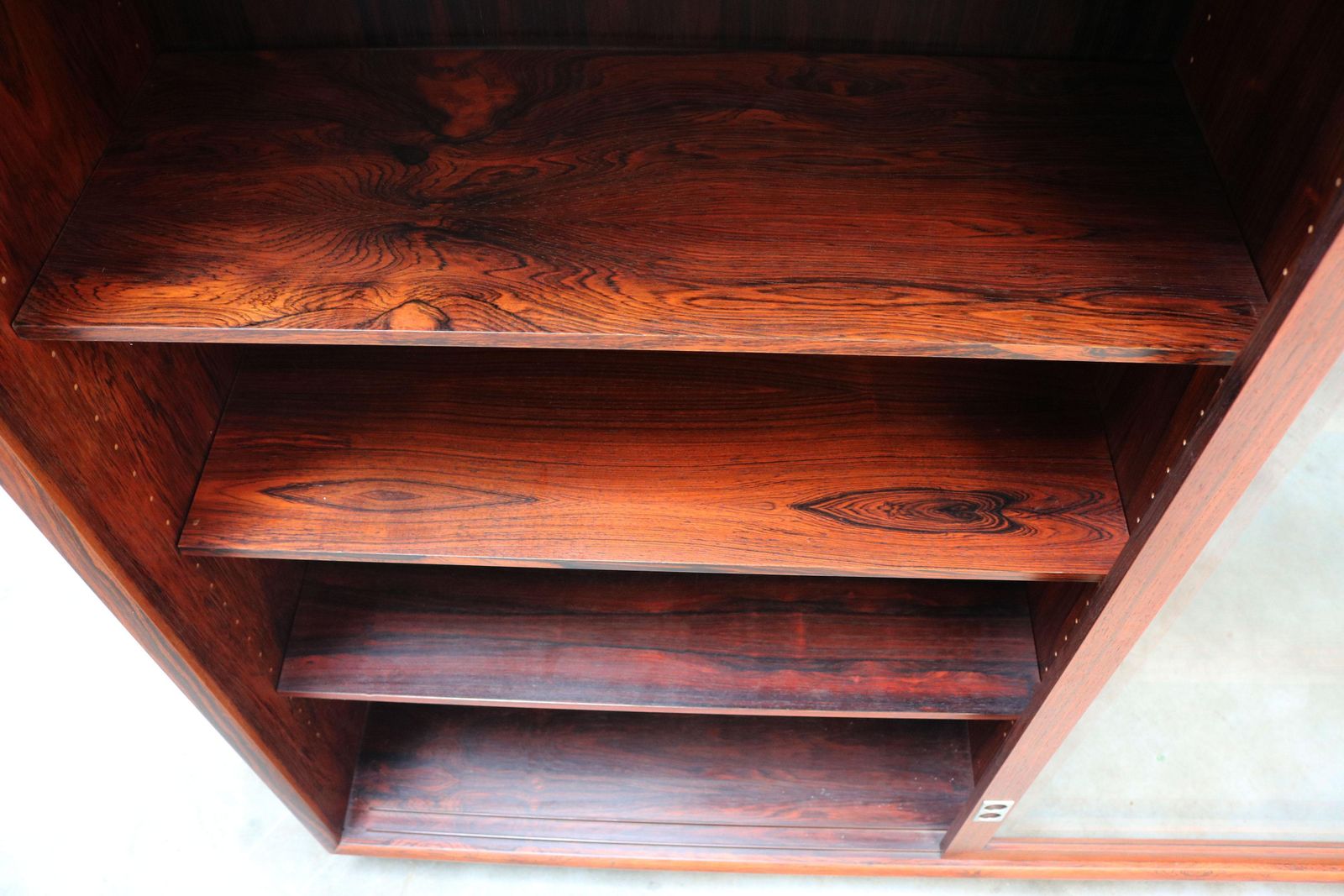 photo furniture Bibliothèque rare en palissandre, par Arne Vodder pour Sibast Furniture, 1958