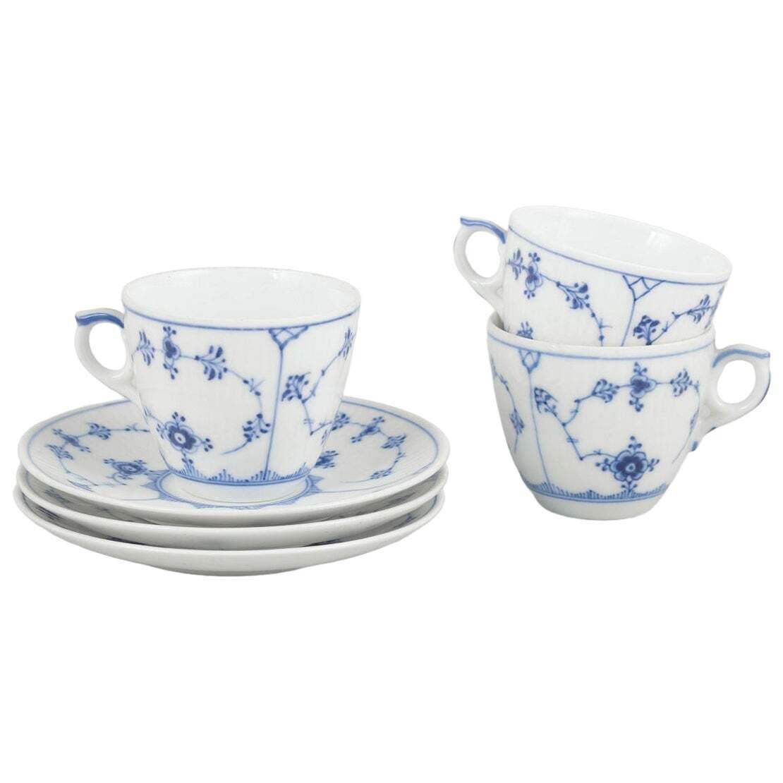 Royal Copenhagen Blue Fluted Plain, trois tasses à café avec soucoupes, début du XXe siècle