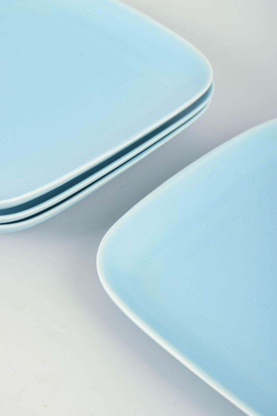 Höganäs Keramik. Vier vierkante dinerborden in turquoise glazuur. Eind 20e eeuw. photo for sale