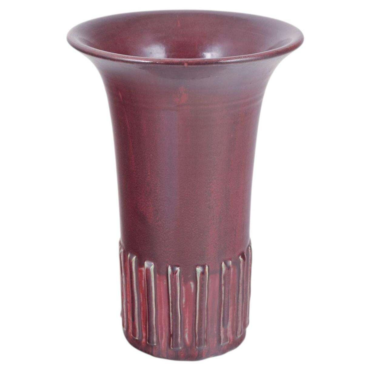 Thorkild Olsen, Royal Copenhagen Zeer Grote Steengoed Vaas Met Oxblood Glazuur.