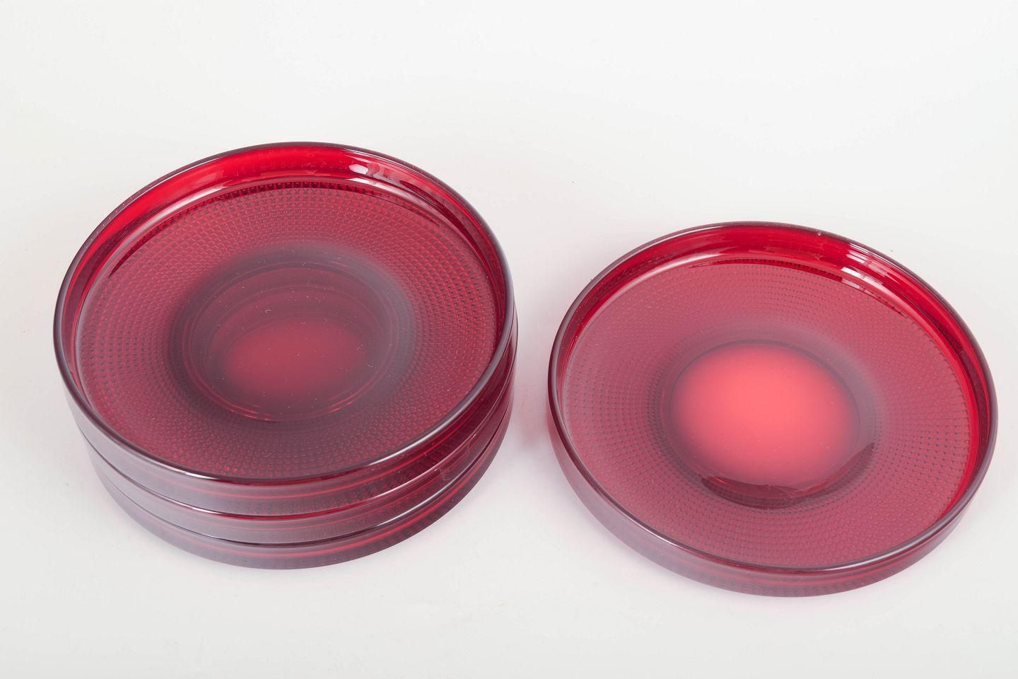 Kjell Blomberg For Gullaskruf. Four “Vineta” Plates In Ruby Red Art Glass. 1960s photo furniture
