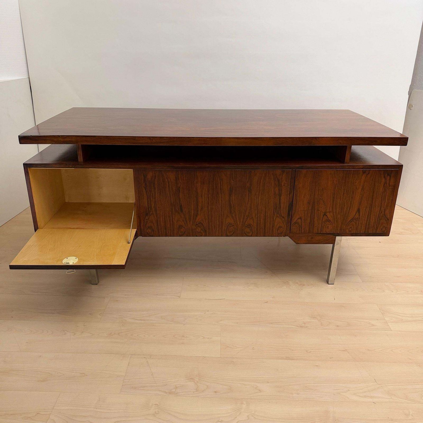 photo furniture Mid Century Desk, Rosewood Veneer, Germany, Circa 1960