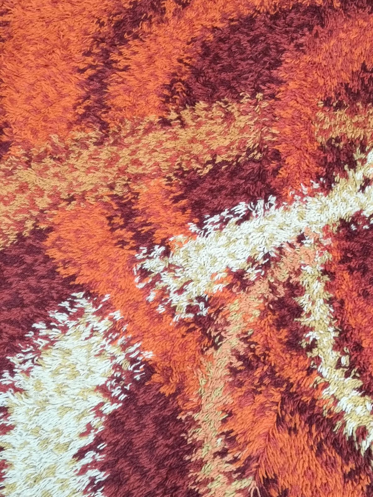 Samit Borgosesia Pure Wool Rug With Geometric Patterns, Mod. Iris, 1970 photo vintage