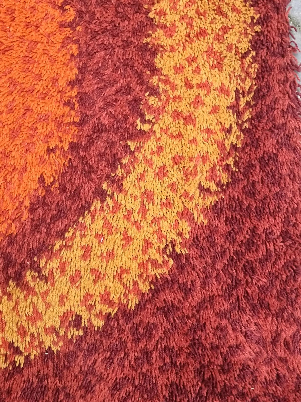 Textiles Samit Borgosesia Pure Wool Rug With Geometric Patterns, Mod. Iris, 1970 photo
