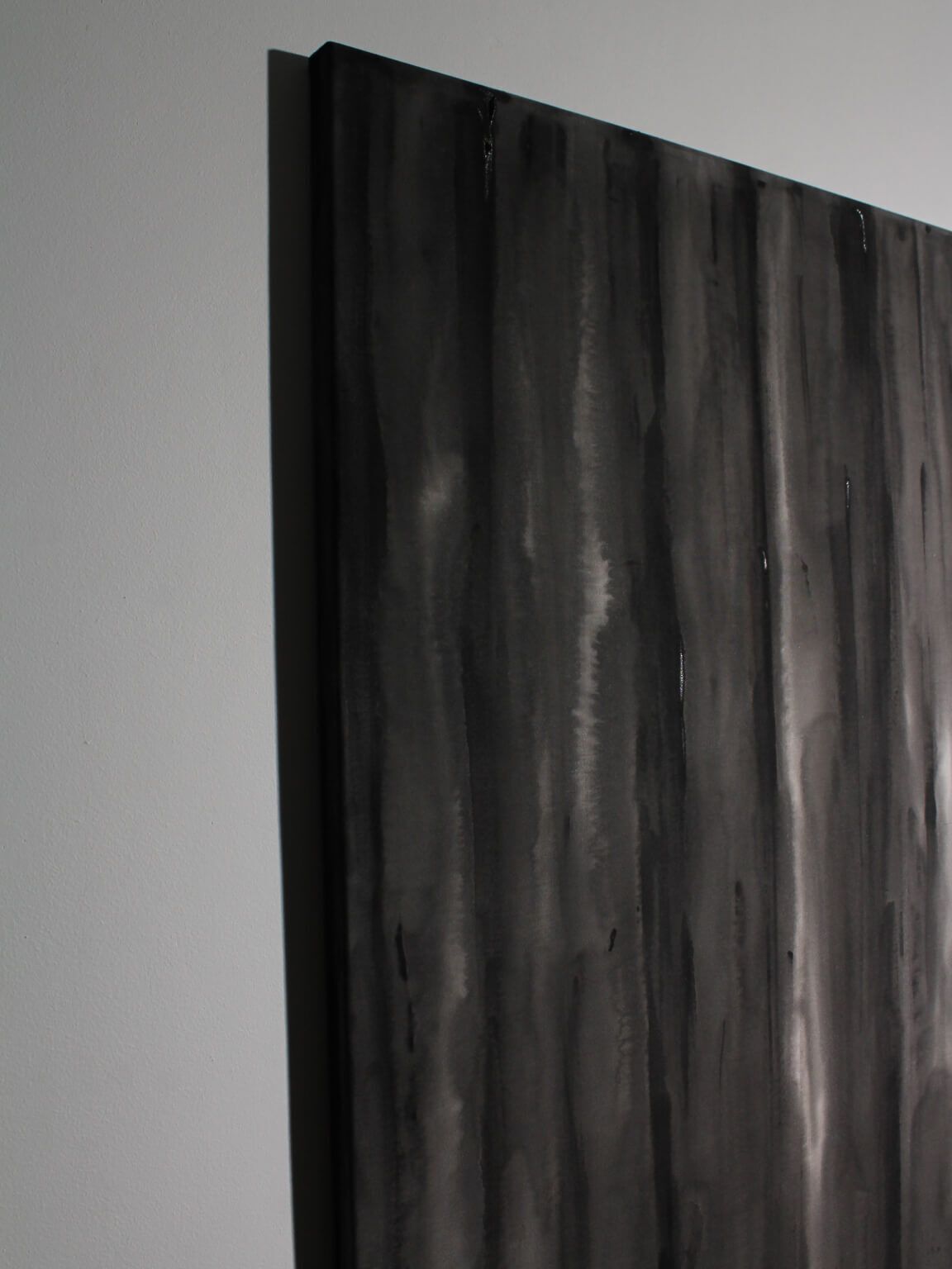 Vertical Organic Lines In Black And White door Karina Savonenko, 120x120cm, Letland, 2026 photo vinterior