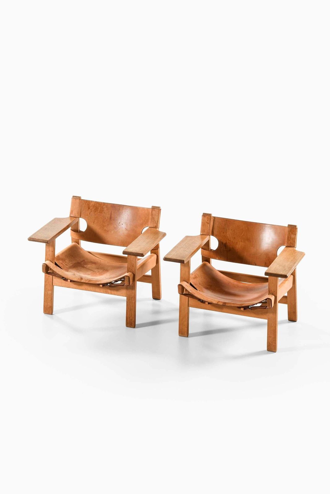 photo furniture Pair Of Spanish Chairs In Leather & Oak By Børge Mogensen, 1950s