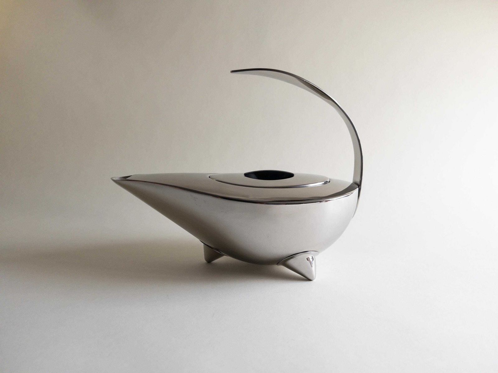 photo furniture Bodum Naoko Theepot   Vintage Roestvrijstalen Theepot Met Infuser   Deens Design