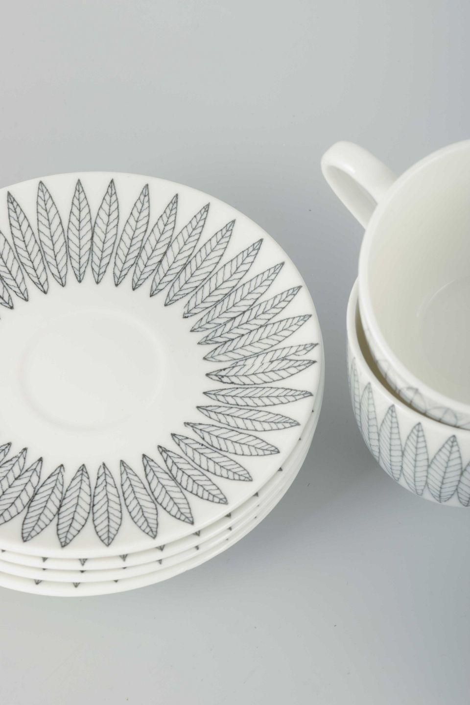 Quatre tasses et soucoupes en faïence Gustavsberg, motif « Salix » gris, par Stig Lindberg photo for sale
