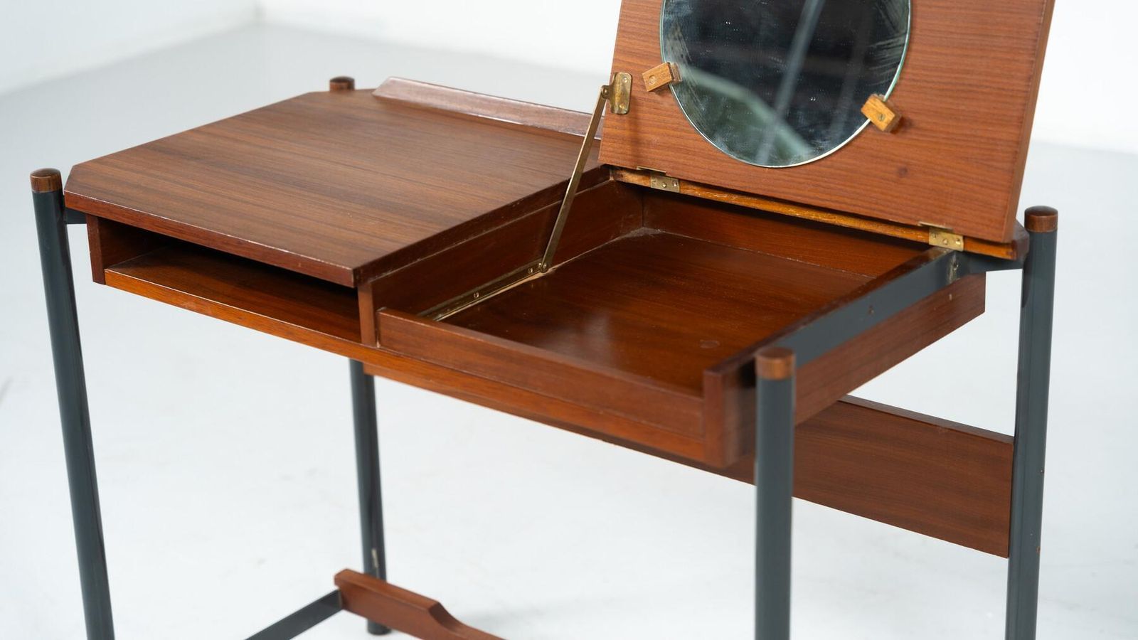 Vanity Table, Manifattura Brianzola, Italy, 1950s photo furniture