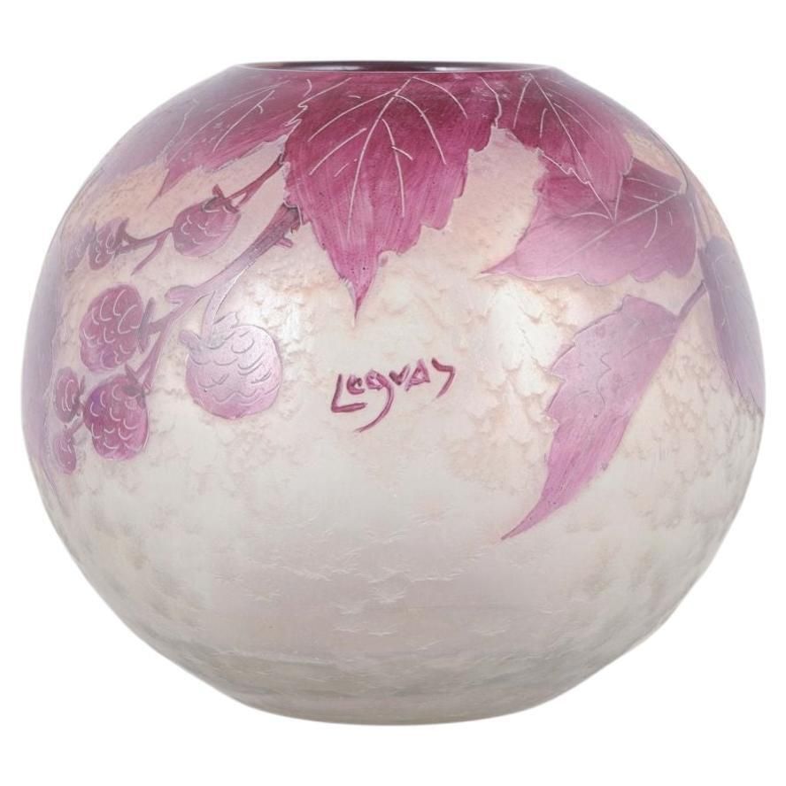 Vase en verre artistique Art Nouveau, Légras, France, aux feuilles et fleurs, années 1930.