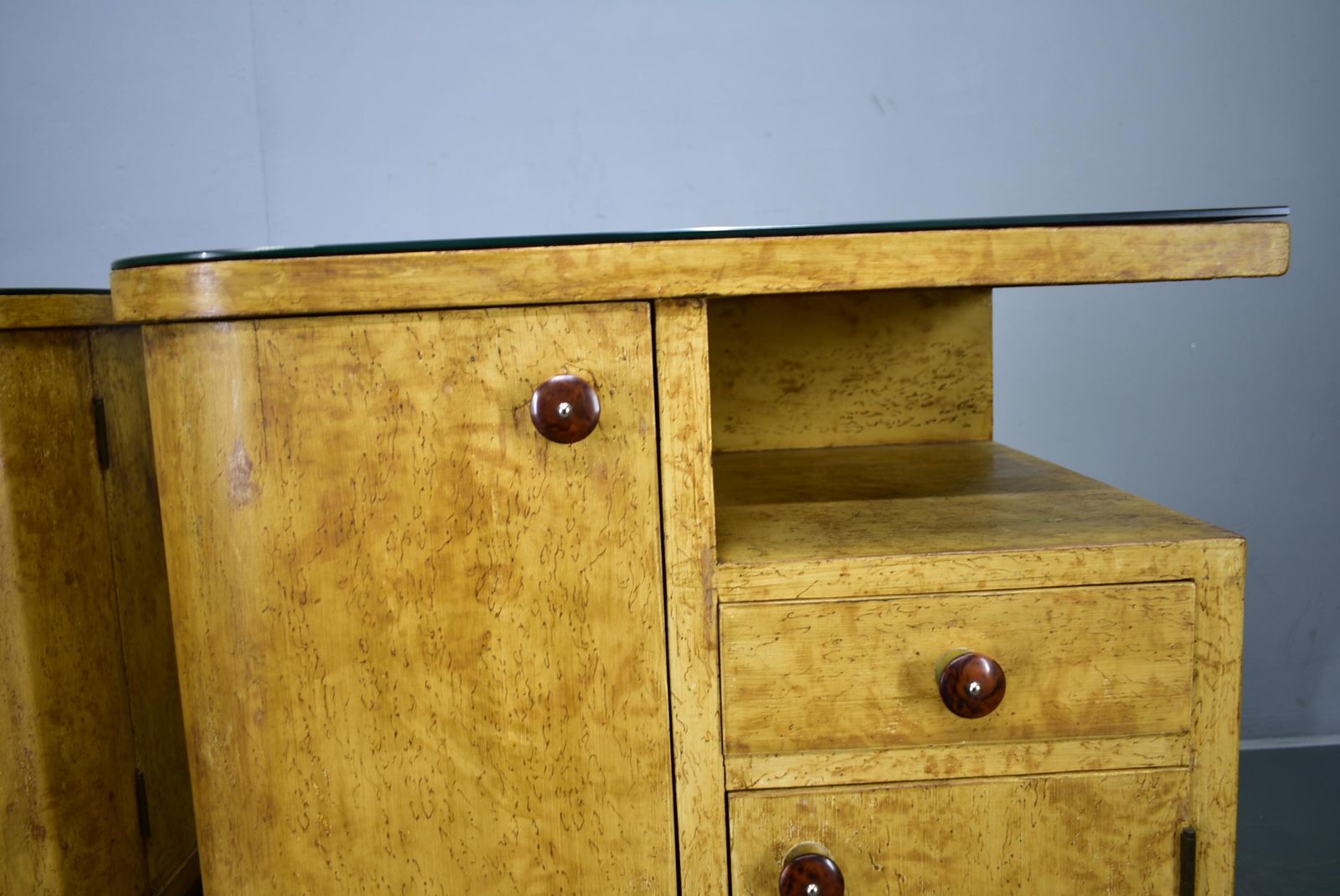 photo furniture Paar art deco nachtkastjes uit 1937, Tsjecho-Slowakije