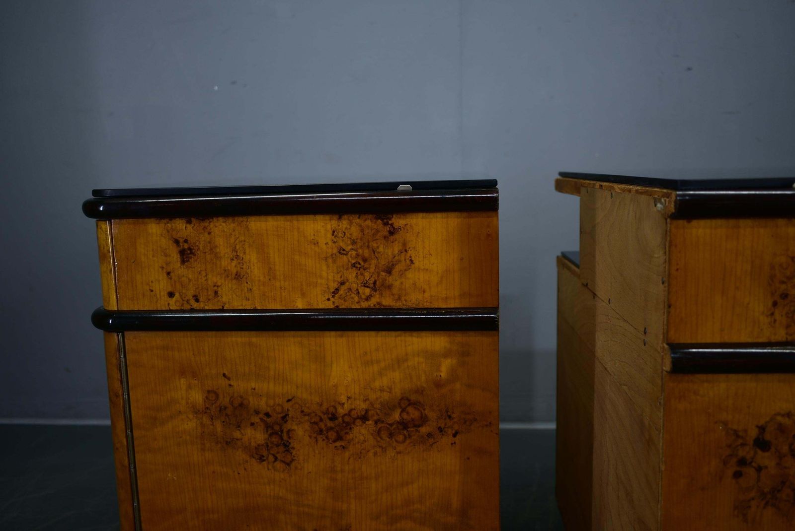 photo furniture Stel nachtkastjes uit de jaren 1940 van Jindrich Halabala, Tsjecho-Slowakije
