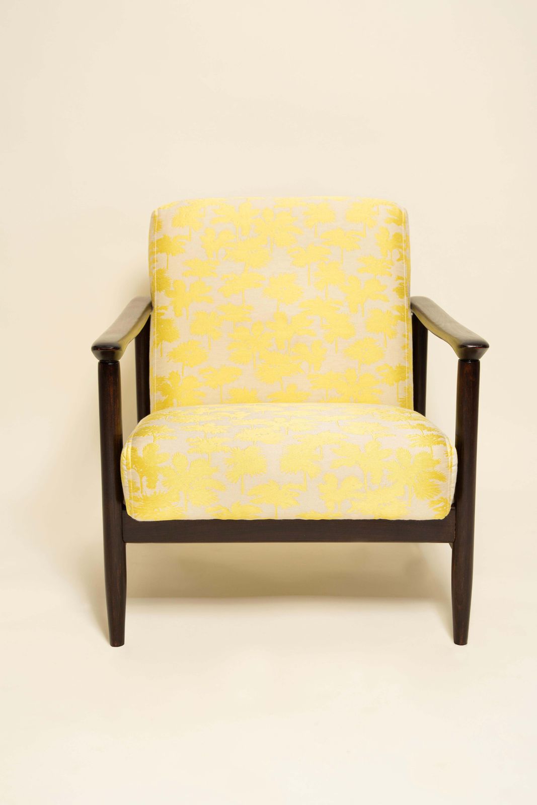 photo furniture Twee mid-century GFM 142 fauteuils, Be Bop A Lula jacquard, E. Homa, Europa, 1960