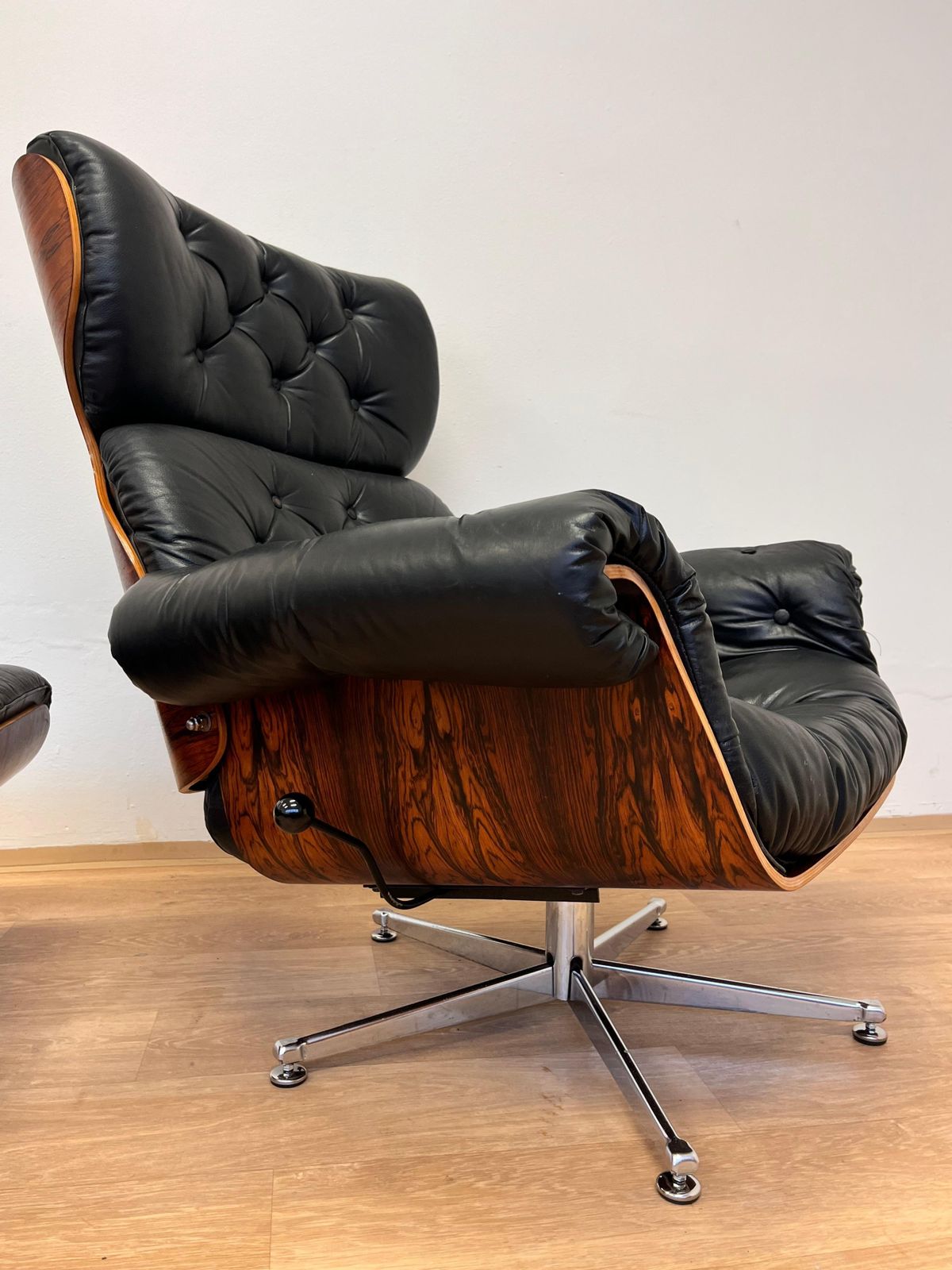 XL Bijzondere Gebogen Multiplex Lounge Chair en Ottoman in Palissander, ca. jaren 1960 photo furniture