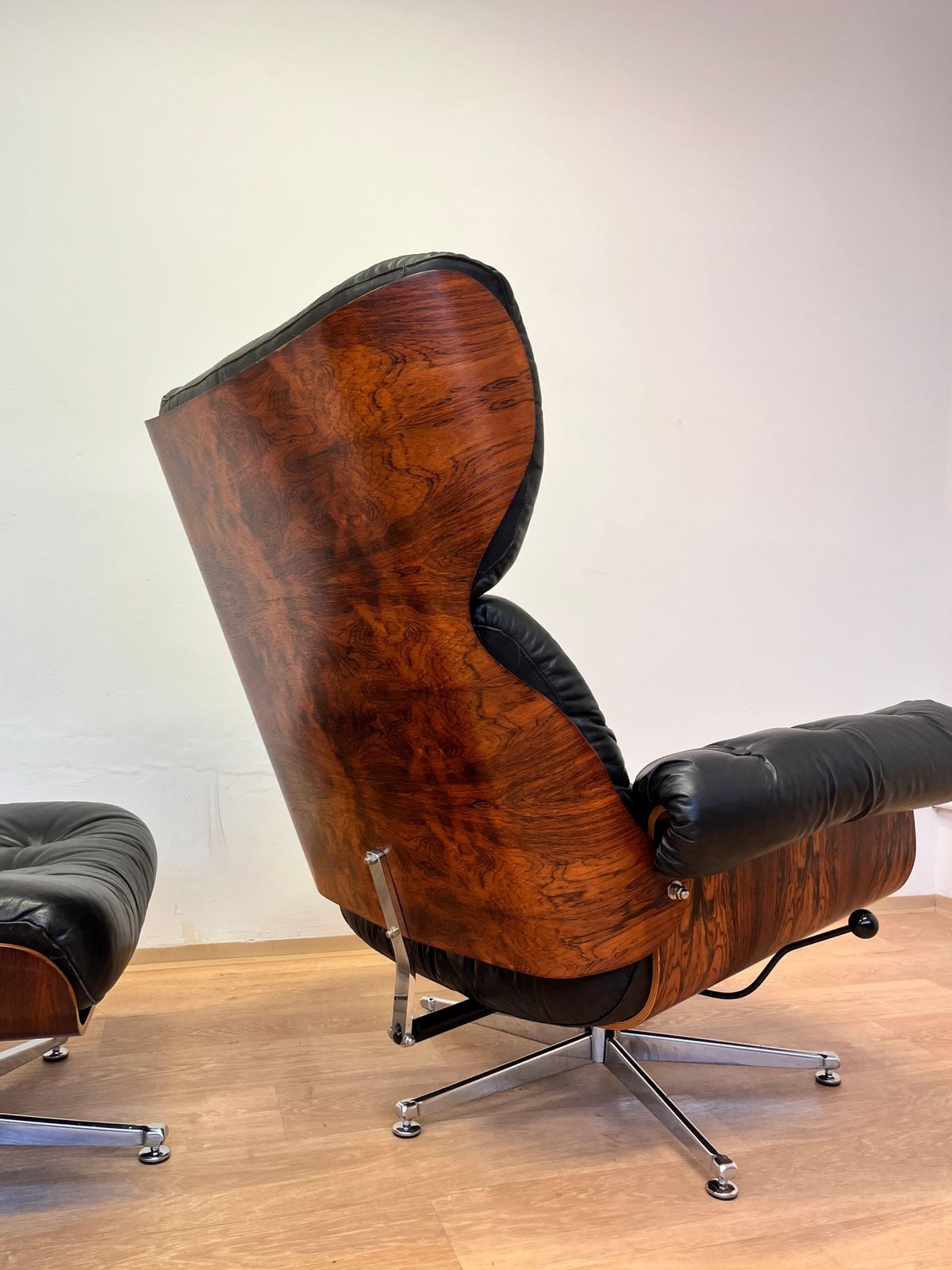 photo buy XL Bijzondere Gebogen Multiplex Lounge Chair en Ottoman in Palissander, ca. jaren 1960