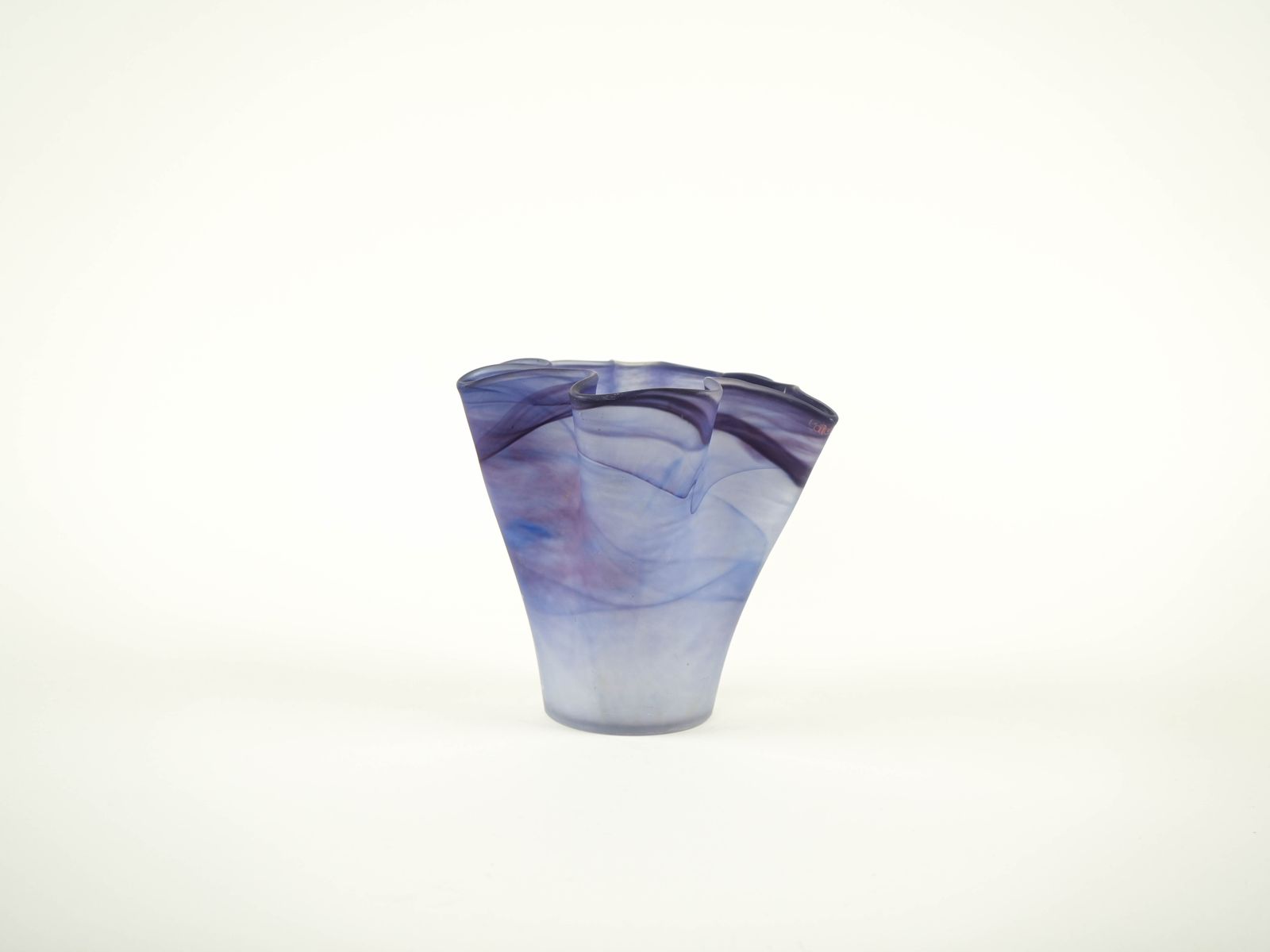 Paarse tulpenvaas, Deens design, jaren 1970, Made In Denmark photo for sale