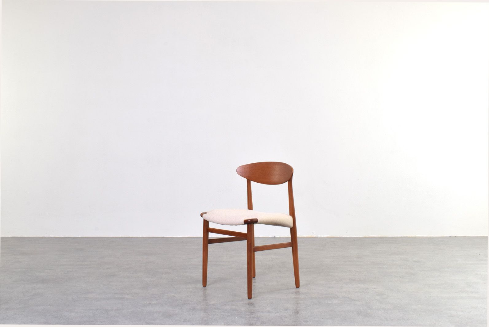Mid Century Danish Teak Dining Chairs By Ejner Larsen & Aksel Bender Madsen, 1960s, Set Of 4. photo Furniture