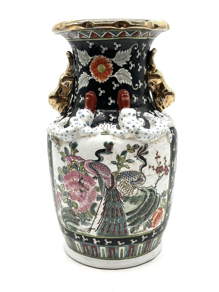 Chinese Qing Dynasty Tongzhi Vase With Peacock Motif, 1862 1874