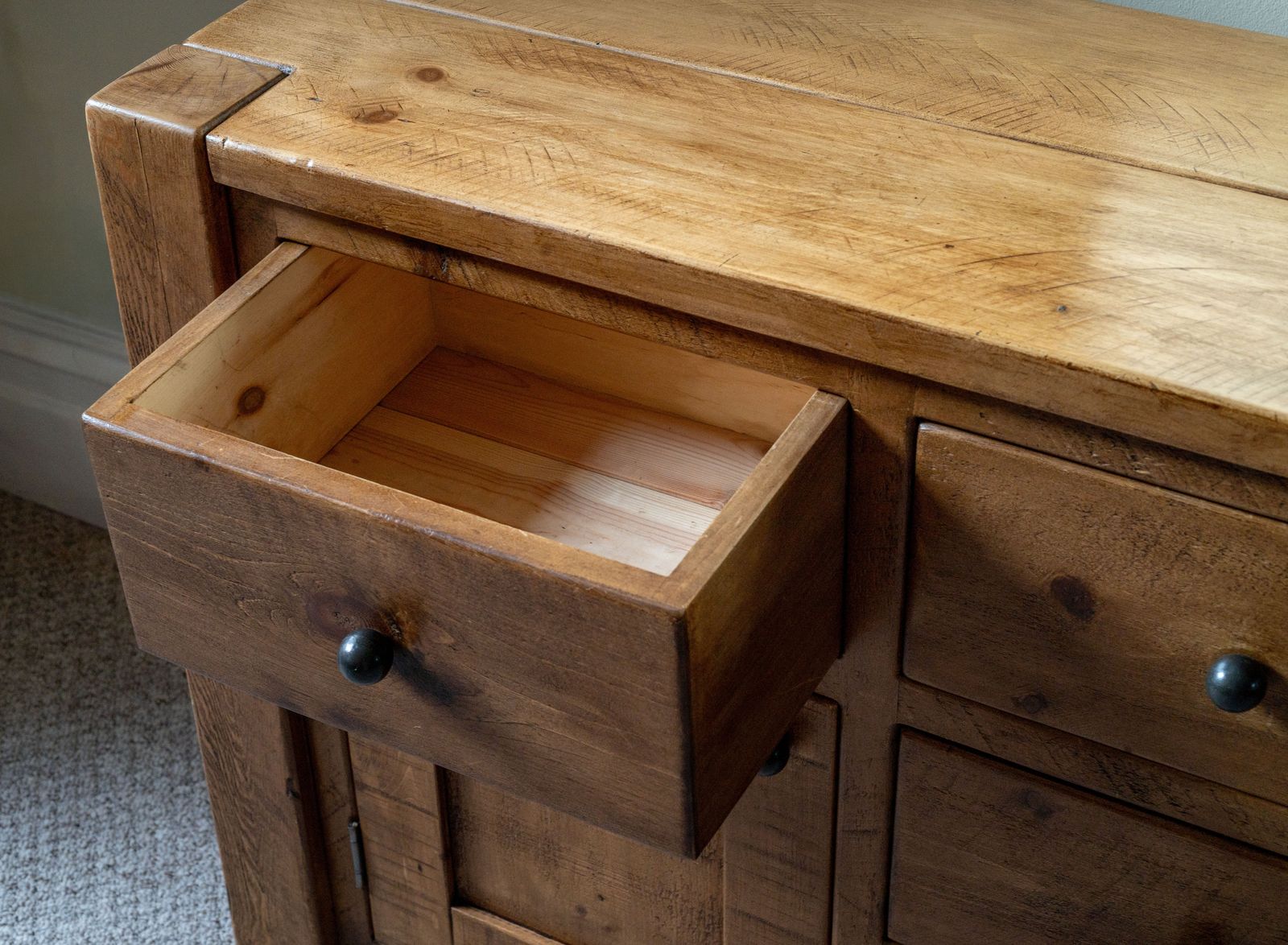 photo vintage Solid Wood Sideboard