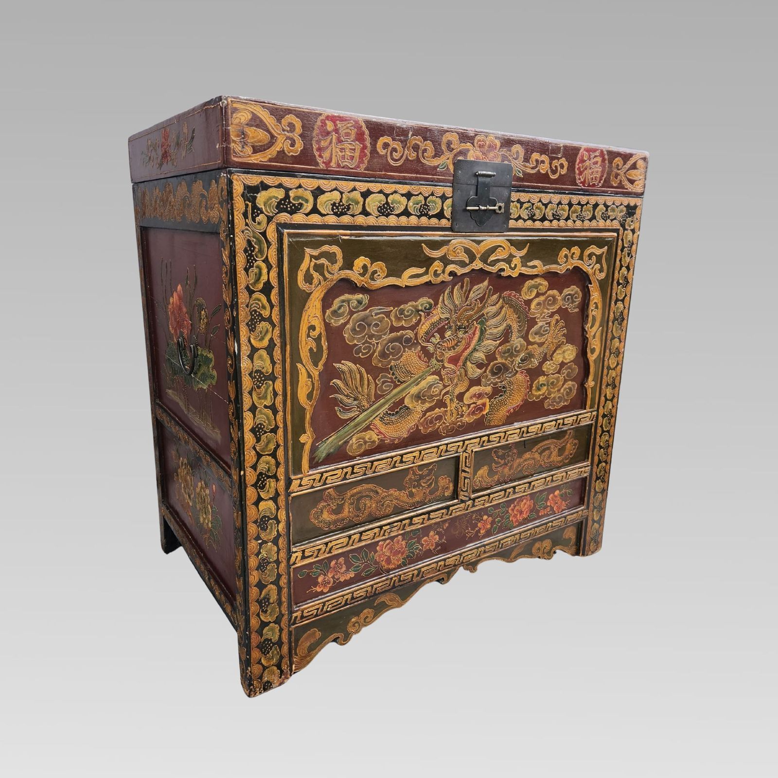 Exceptional Large Qing Dynasty Oriental Chinese Dragon Storage Chest