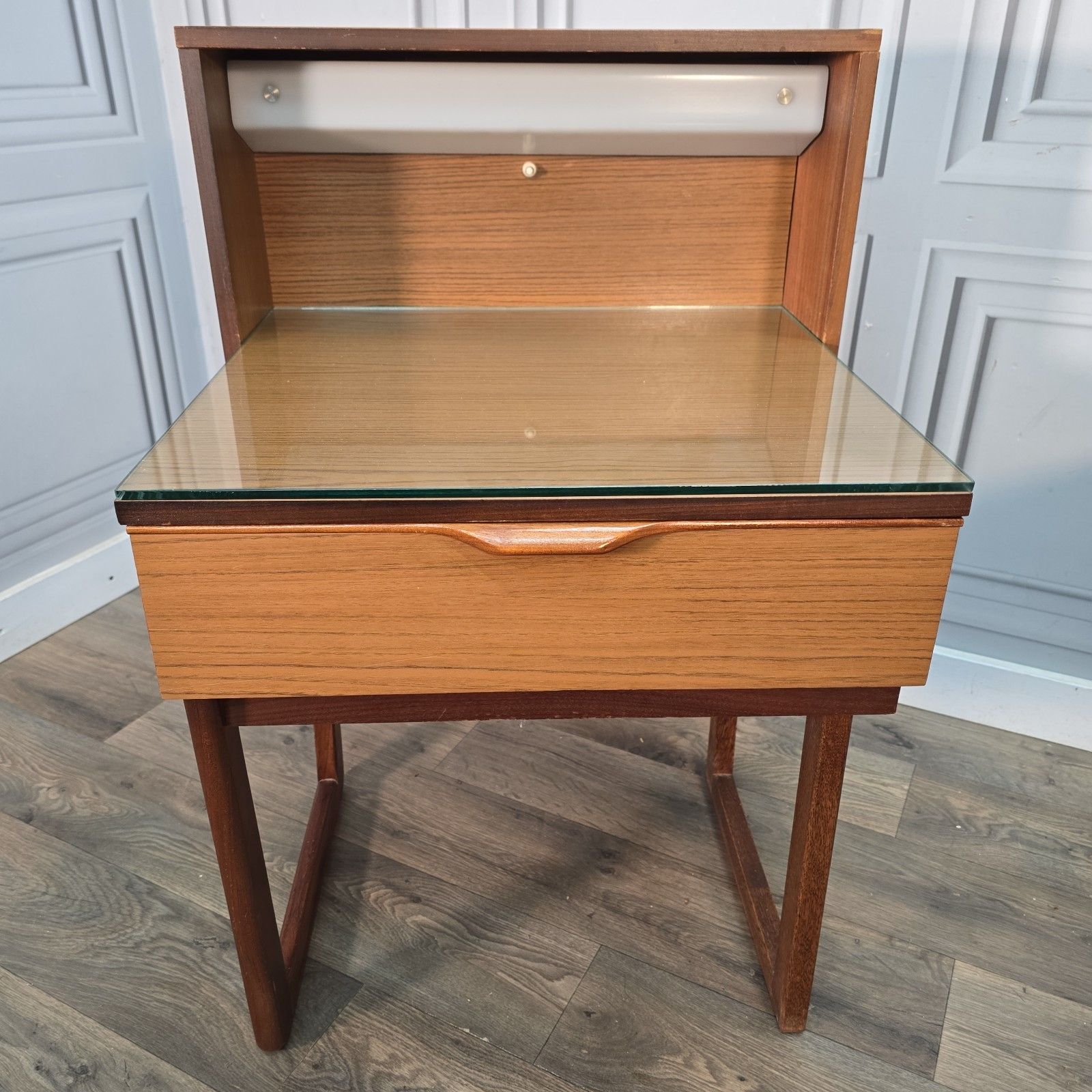Pair Mid Century Bedside Cabinets Tables Teak Effect Retro Vintage Nightstands photo vinterior