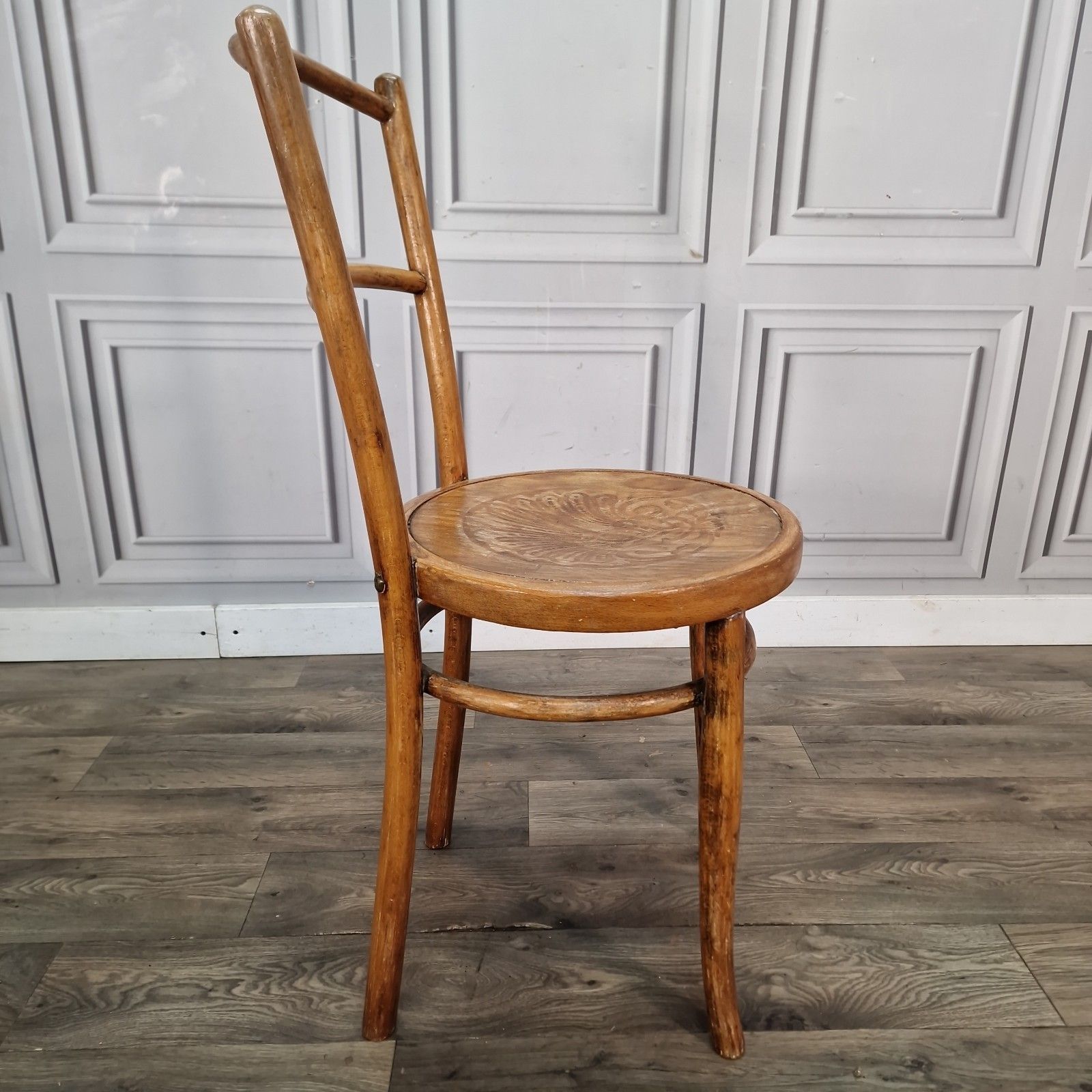 photo vinterior Vintage Mundus Bentwood Chair Pressed Seat Cafe Bistro Style Retro Mid Century