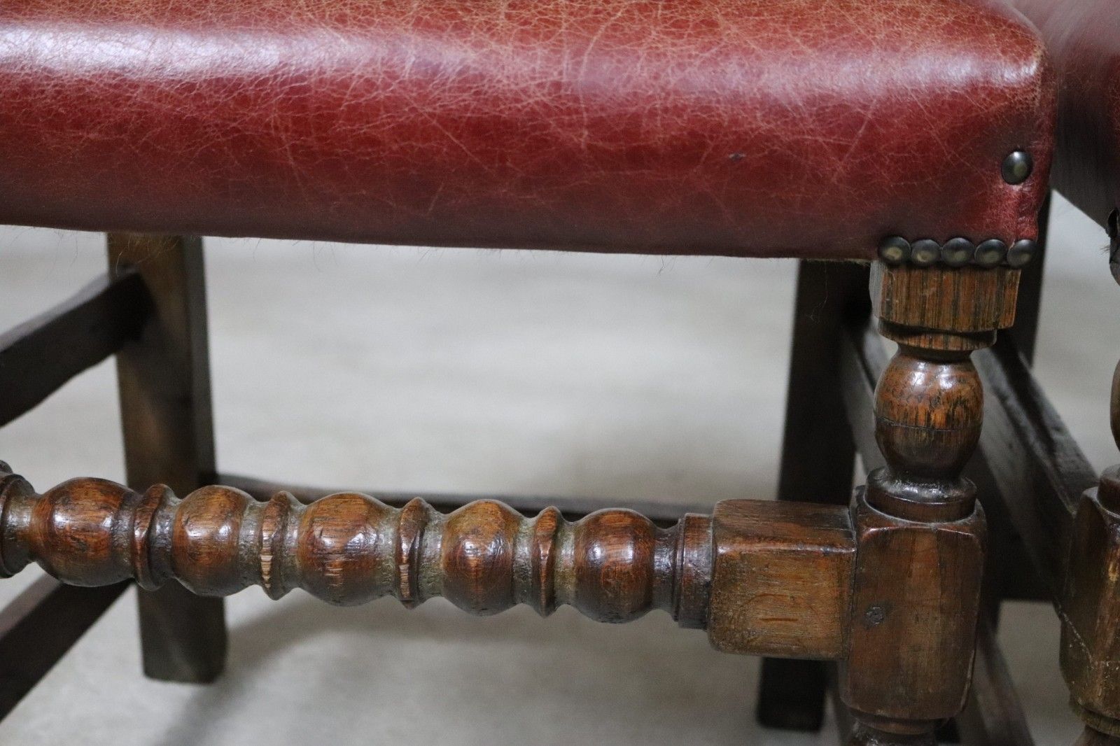 photo furniture Set Of 6 Antique Cromwellian Style Oak And Leather Dining Chairs