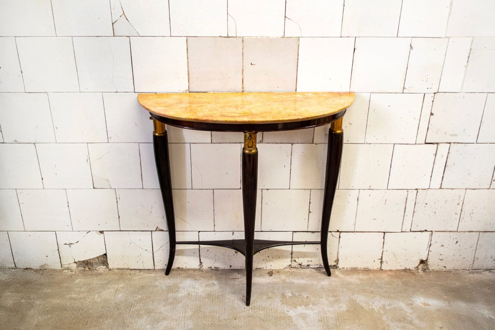 Teakhouten consoletafel toegeschreven aan Osvaldo Borsani, Italië, jaren 1950 photo furniture