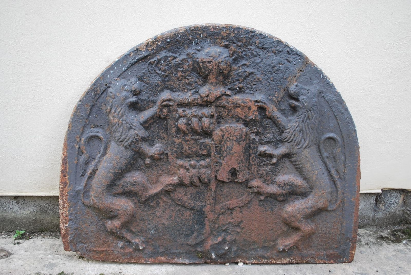17th Century Cast Iron Fire Back photo 845.0