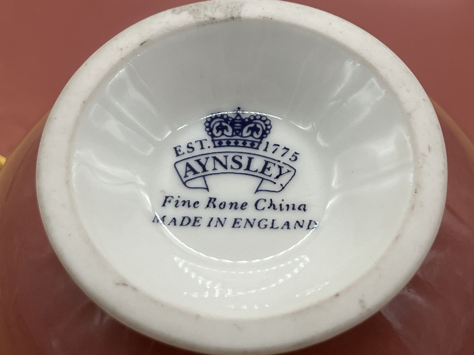 photo for sale Tasse à thé de cabinet et soucoupe Aynsley China, forme Oban, décor Pembroke, rose.