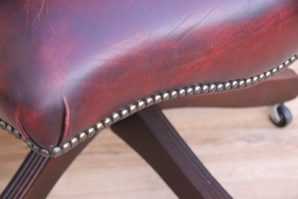 photo vinterior Vintage Chesterfield Captains Chair