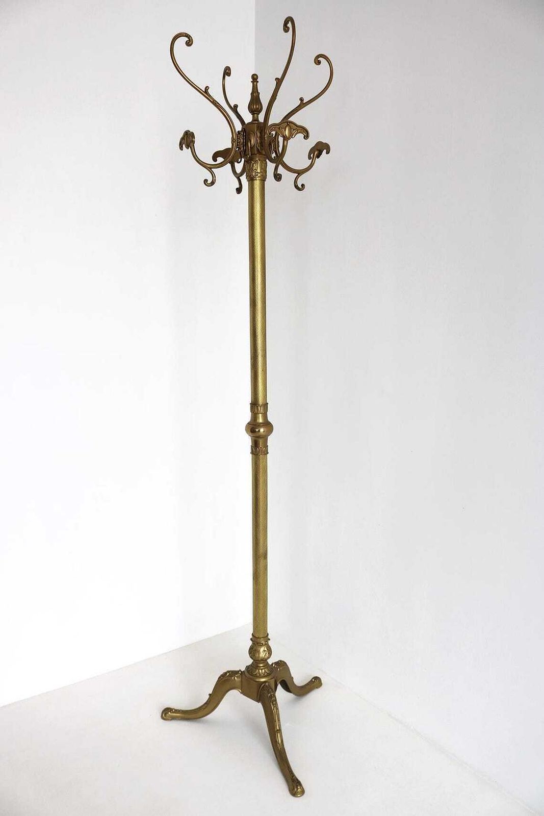 Sierlijke Italiaanse messing kapstok met draaibare kroon – Hollywood Regency photo furniture