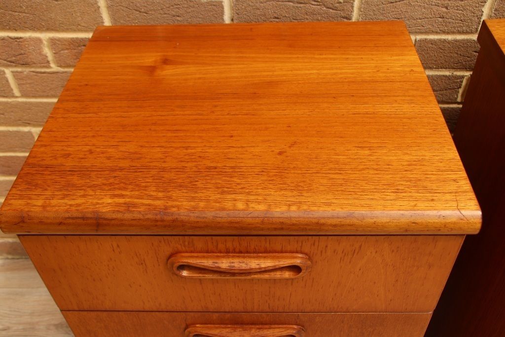 photo vinterior Meredew Mid Century Bedside Tables